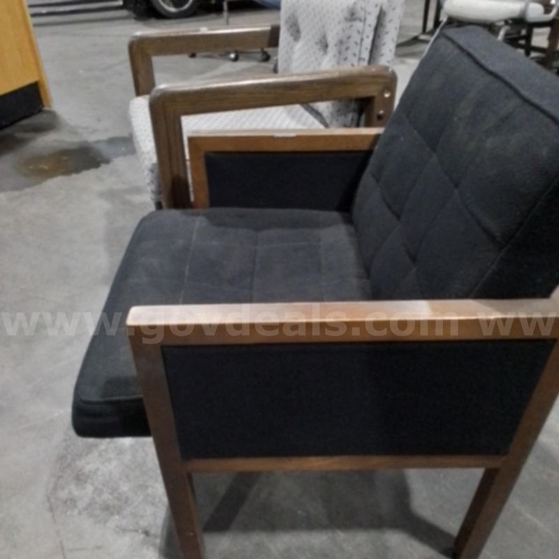 1 Lot of office chairs multicolored (2)