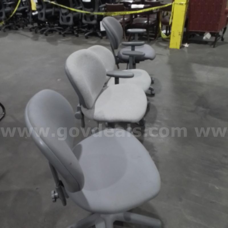 1 Lot of assorted grey office chairs (4)