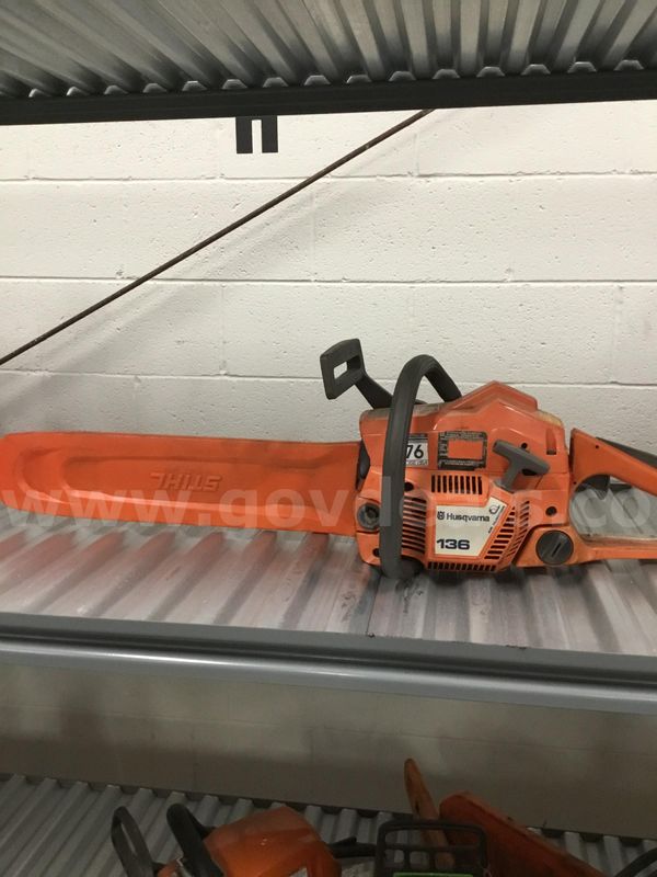 33 inch Husqvarna 136 N21990 (Hampton) chainsaw "DH"