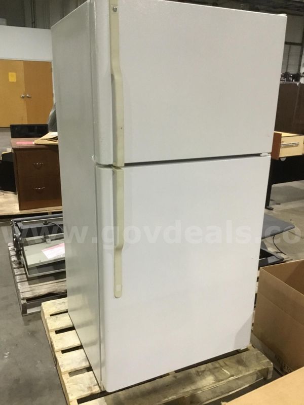 33 (LENGTH) x 31 (WIDTH) x 66 (HEIGHT) white General Electric refrigerator (IT TURNS ON) “DH”