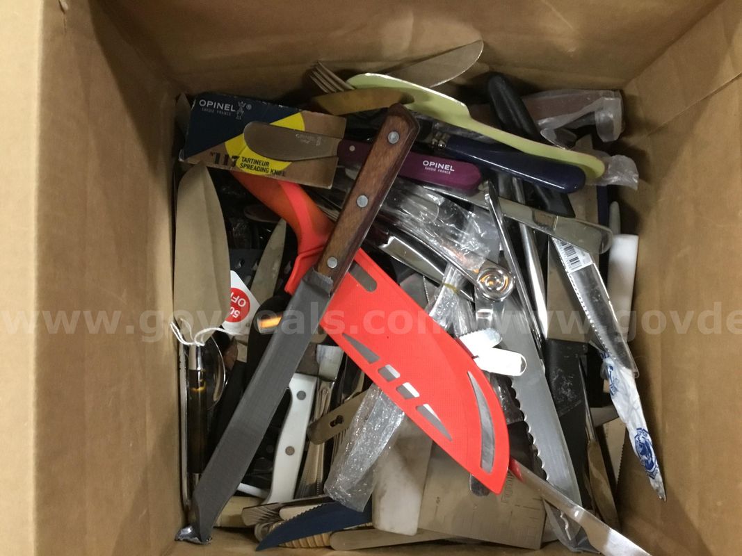 1 Lot of Kitchen Knives
