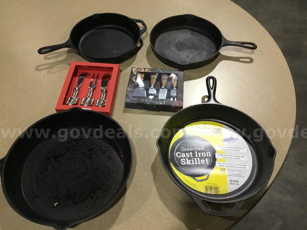 1 Lot of Assorted Cast Iron Skillets