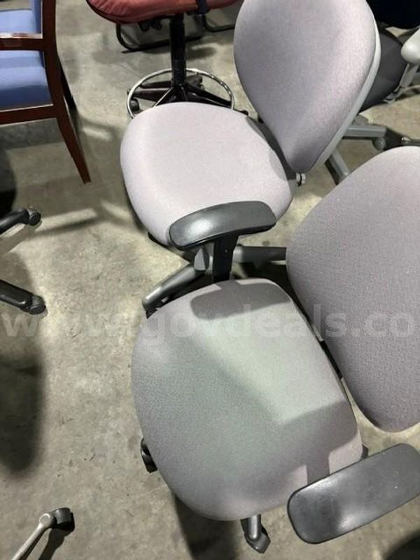 1 Lot of Gray office chairs (2)