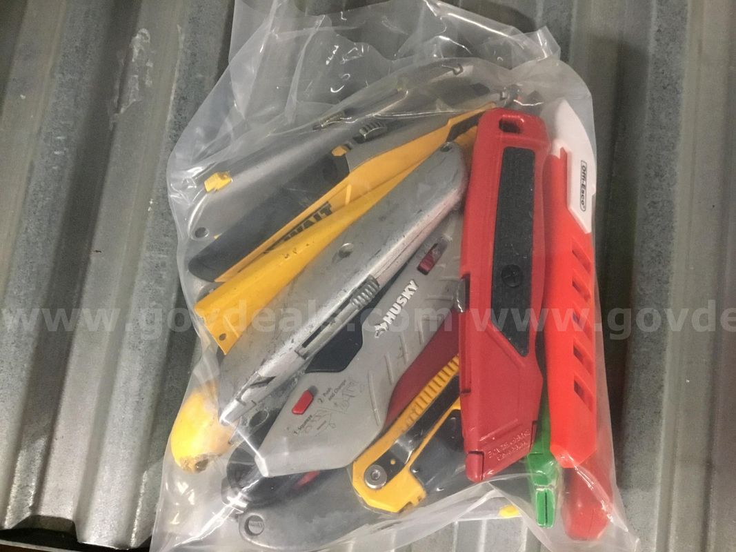 1 Lot of Assorted Utility Knives