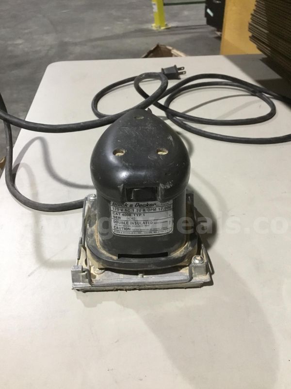 4 inch Black & Decker sander (DOESN’T TURN ON) “DH”