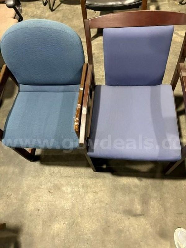 Lot of Blue guest chairs with wooden armrest (2)