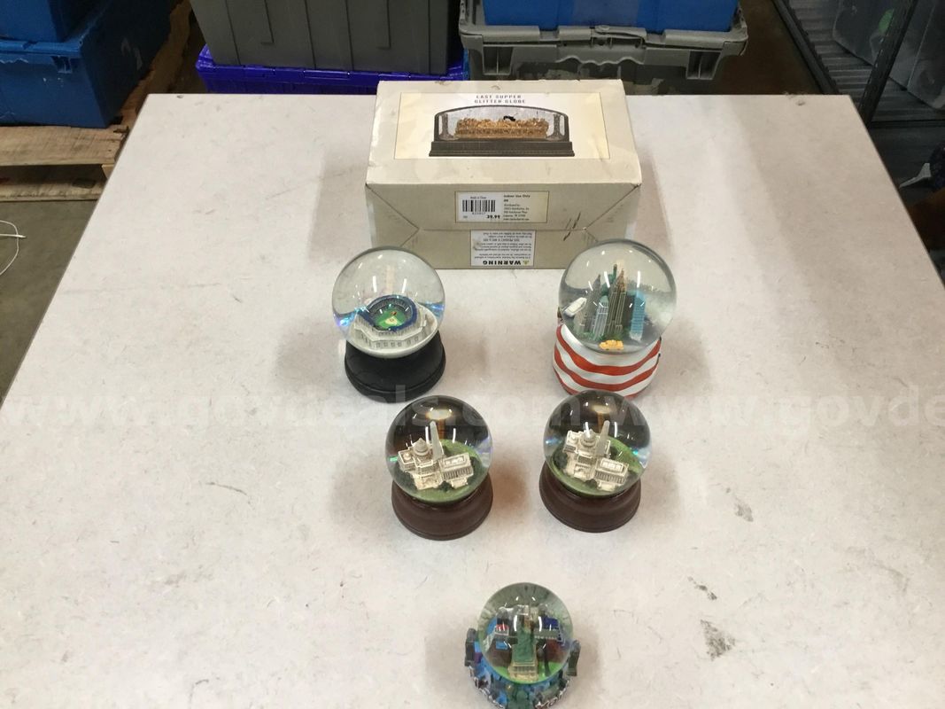 1 Lot of Assorted Snow Globes