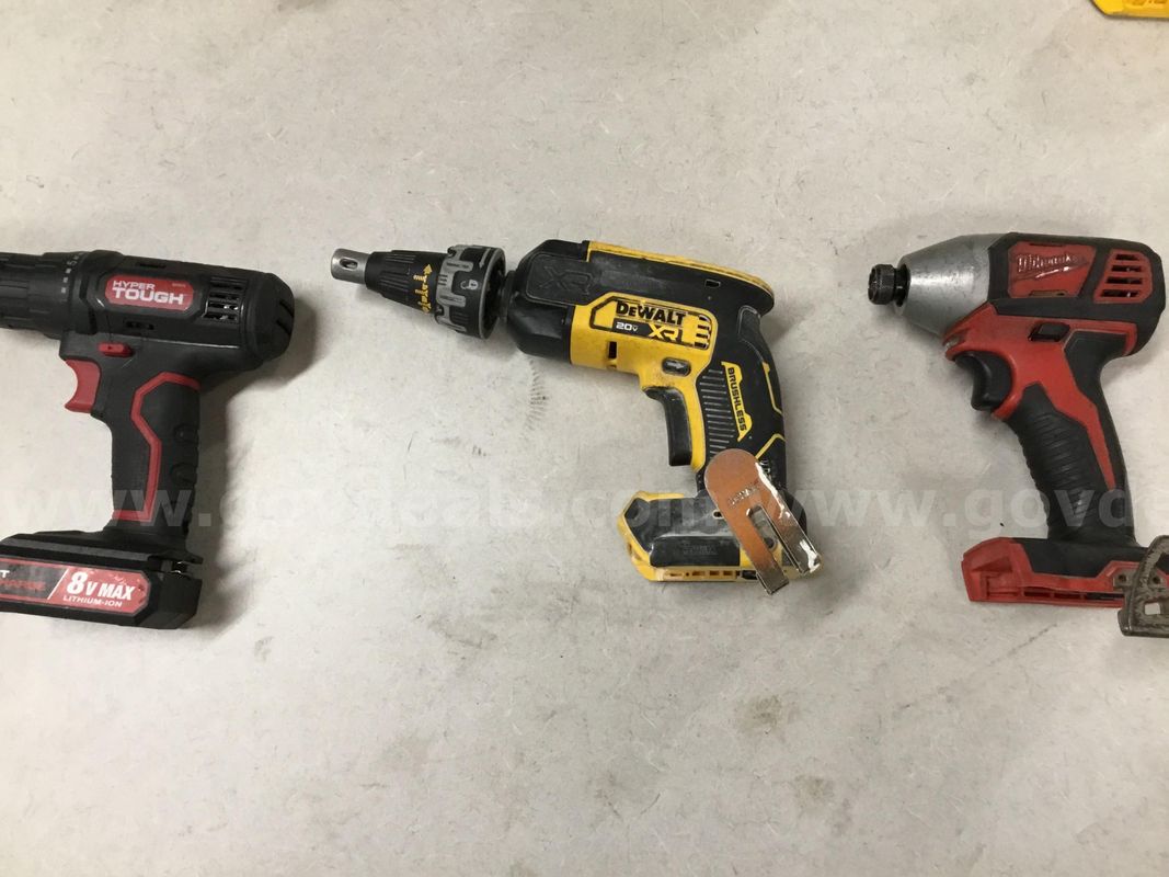 1 Lot of Assorted Cordless Power Tools