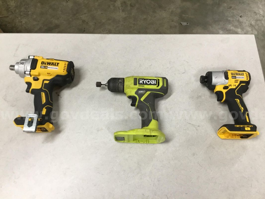 1 Lot of Assorted Cordless Power Tools