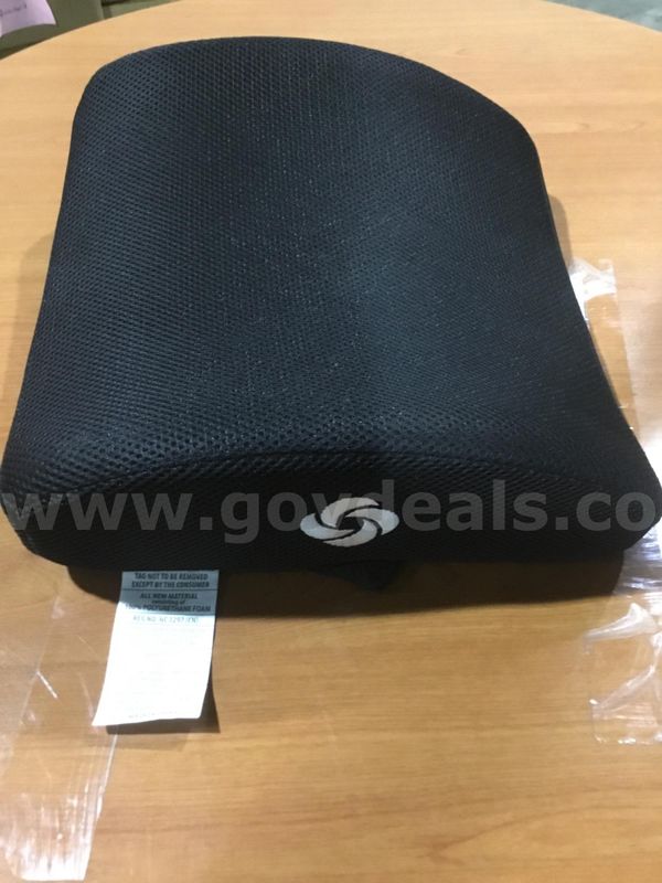 13 1/2 x 13 1/2 black Samsonite head rester “DH”