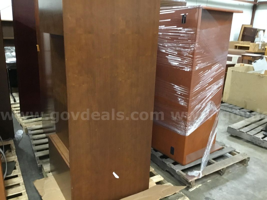 1 Lot of Wooden Furniture Parts (10 Pallets)