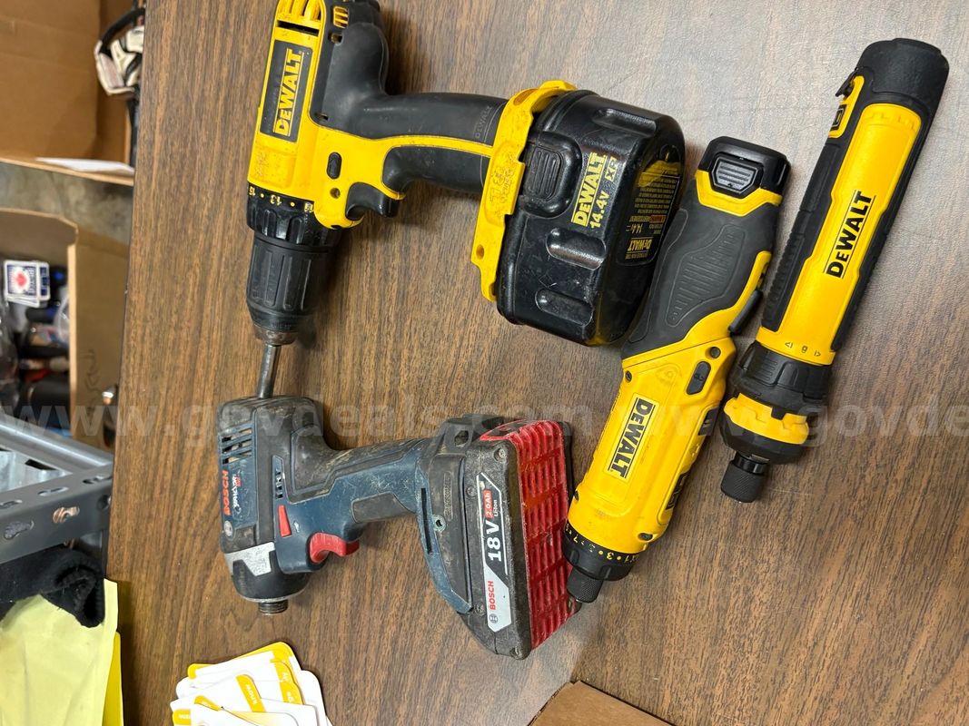 1 Lot of Assorted Cordless Power Drills