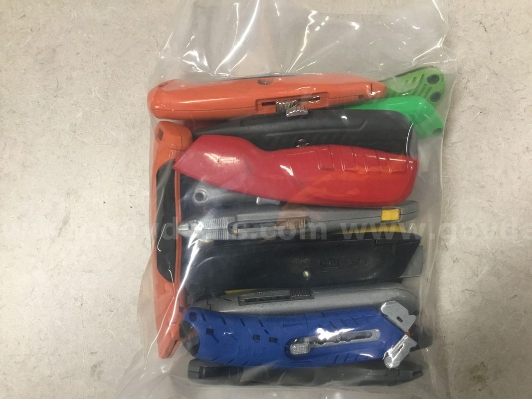 1 Lot of Utility Knives (Blue)