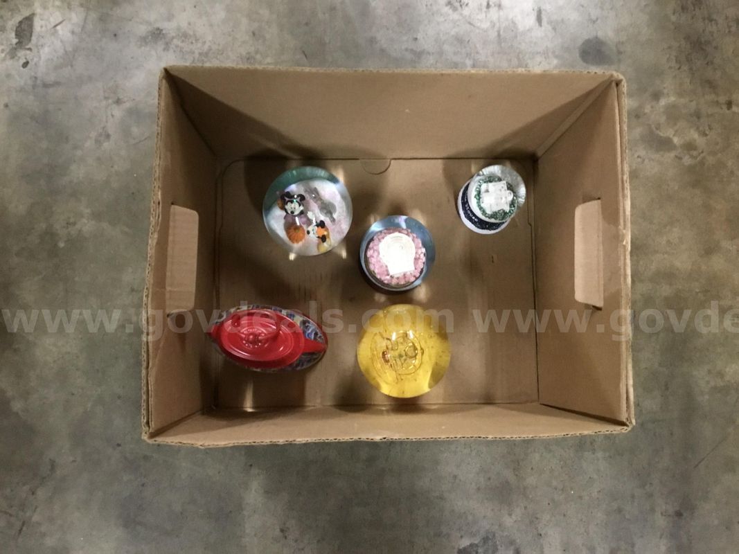 1 Lot of Snow GLobes
