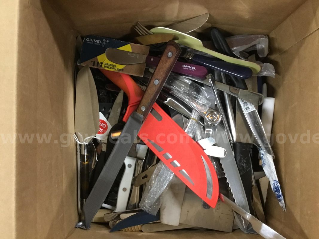 1 Lot of Assorted Kitchens Knives