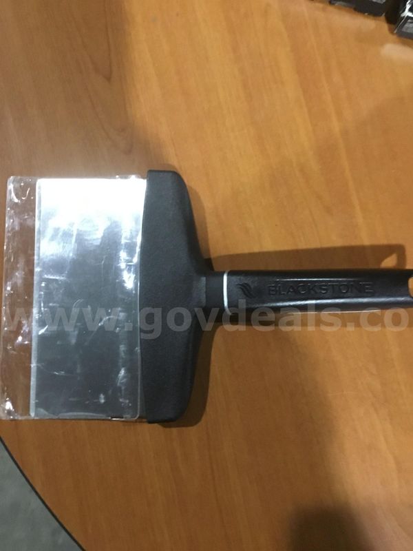 Black & silver scraper tool "DH"