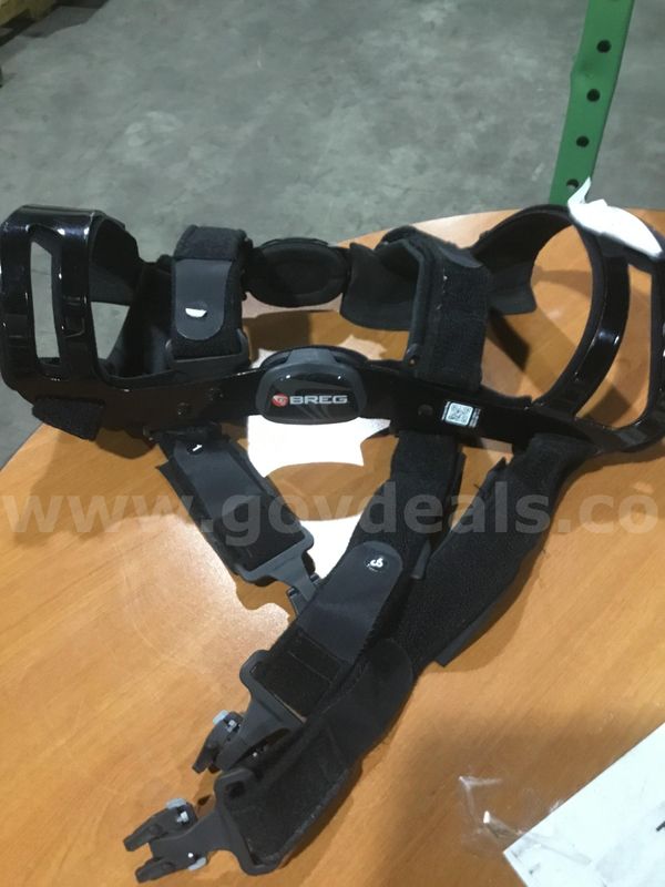 Black knee brace "DH"
