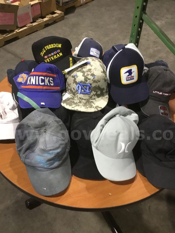 Box of hats "DH"