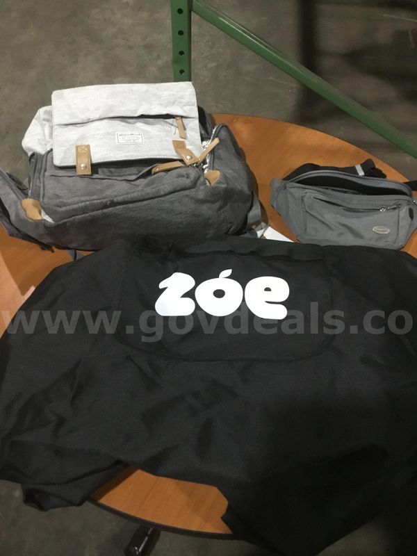 Light gray backpack, dark gray pouch bag "DH"