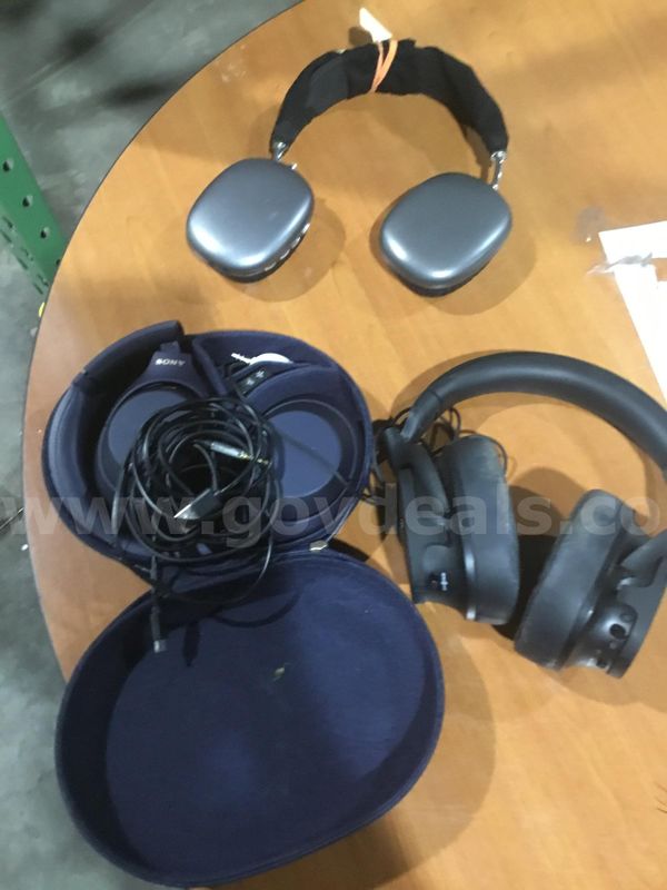Lot of items-navy blue headphones, black headphones "DH"