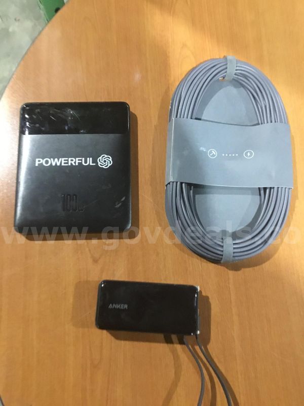 Lot of items-black portable charger, black 100W charging station electronic "DH"