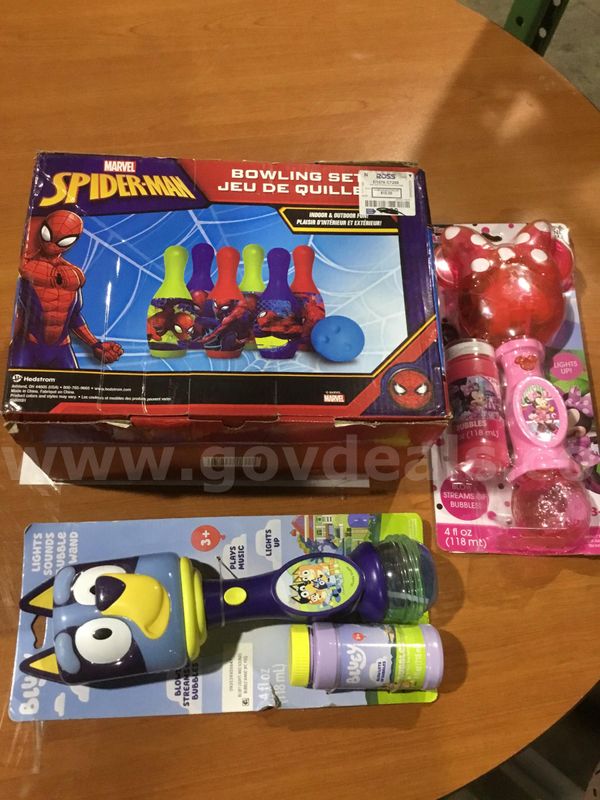 Lot of items-Spider Man bowling set, Minnie Mouse bubbles "DH"