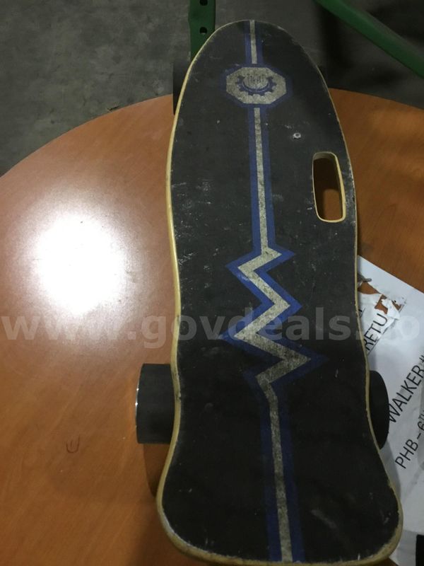 Black electric skateboard "DH" (1 of 3)