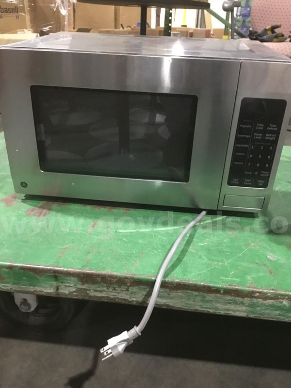 Silver microwave (IT TURNS ON) "DH"