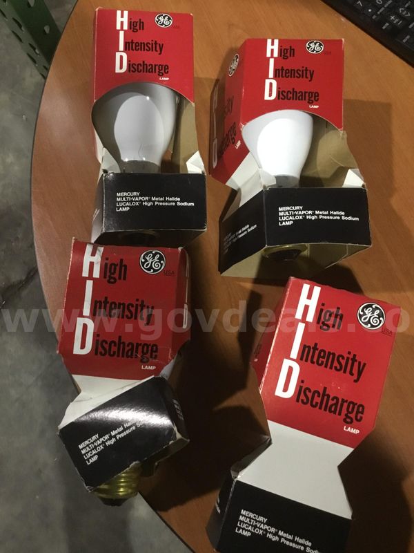 4 R100 light bulbs "DH"