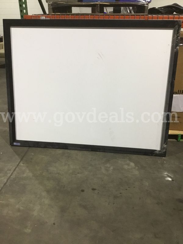 72 x 55 white projector screen "DH"