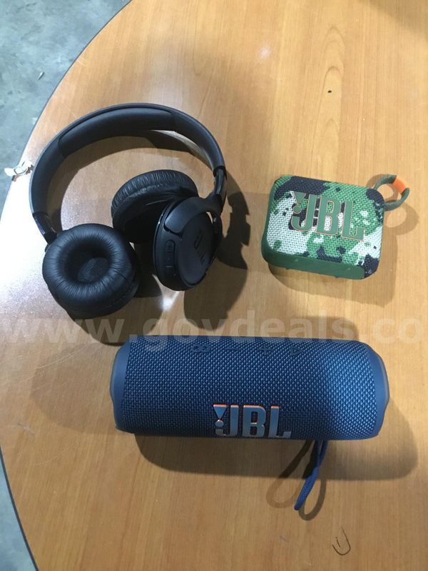 Lot of items-black headphones, 3 1/2 inch camouflage speakers, & aqua blue speakers (BOTH TURN ON) "DH"