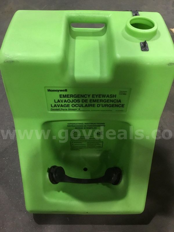 Green eyewash bucket "DH"