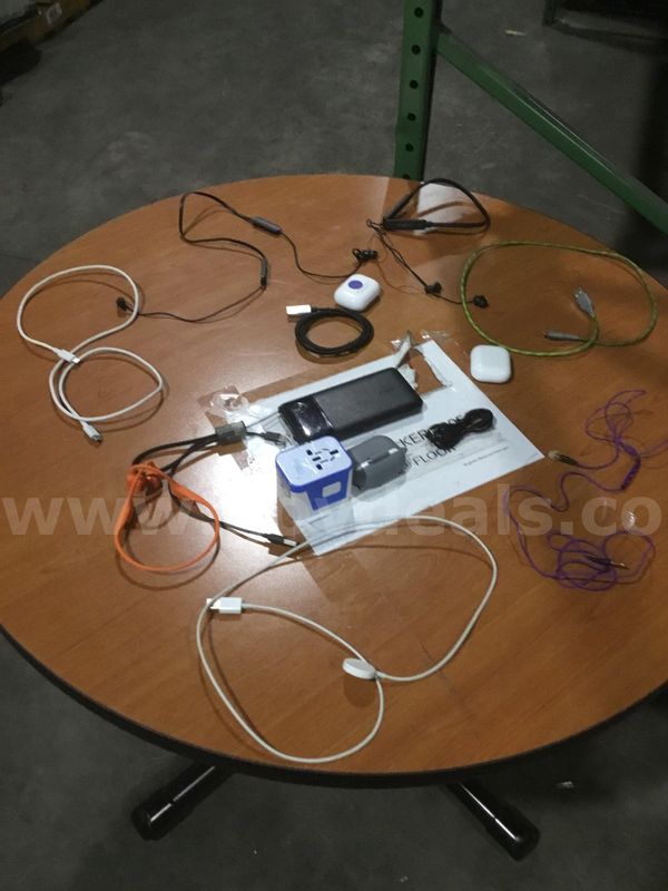 Box of misc electronic items "DH"