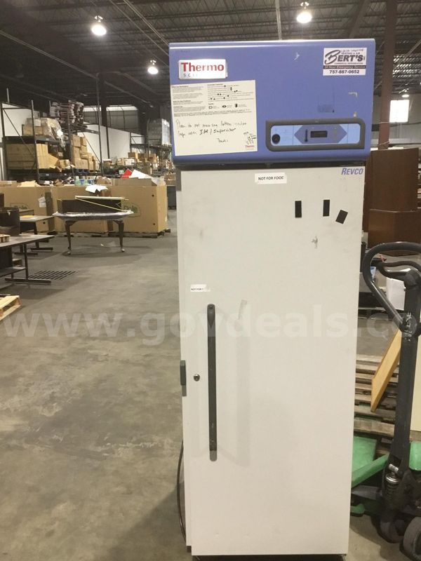 27 (LENGTH) x 24 (WIDTH) x 71 (HEIGHT) Thermo Scientific freezer (IT DOESN'T TURN ON) "DH"