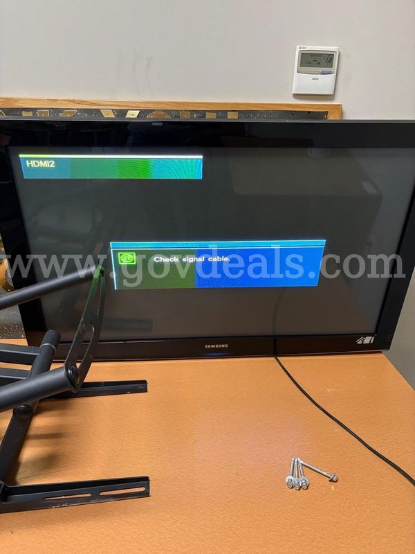 Samsung 48" Smart T.V. (working) with TV rack