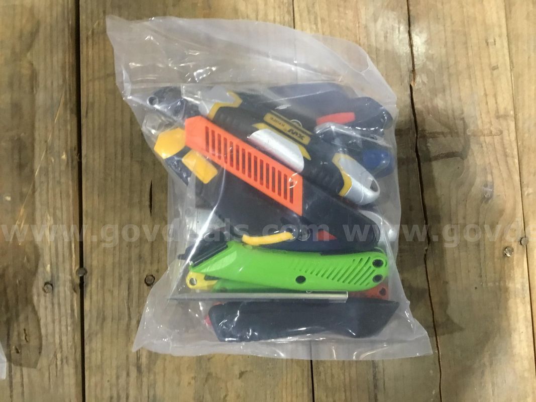 1 Lot of Utility Knives
