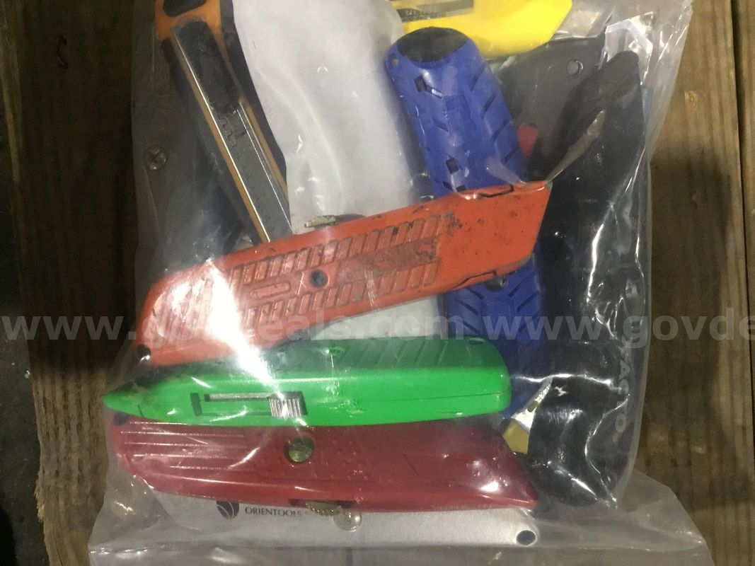 1 Lot of Utility Knives