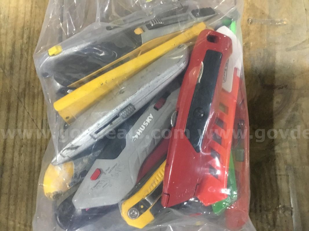 1 Lot of Utility Knives