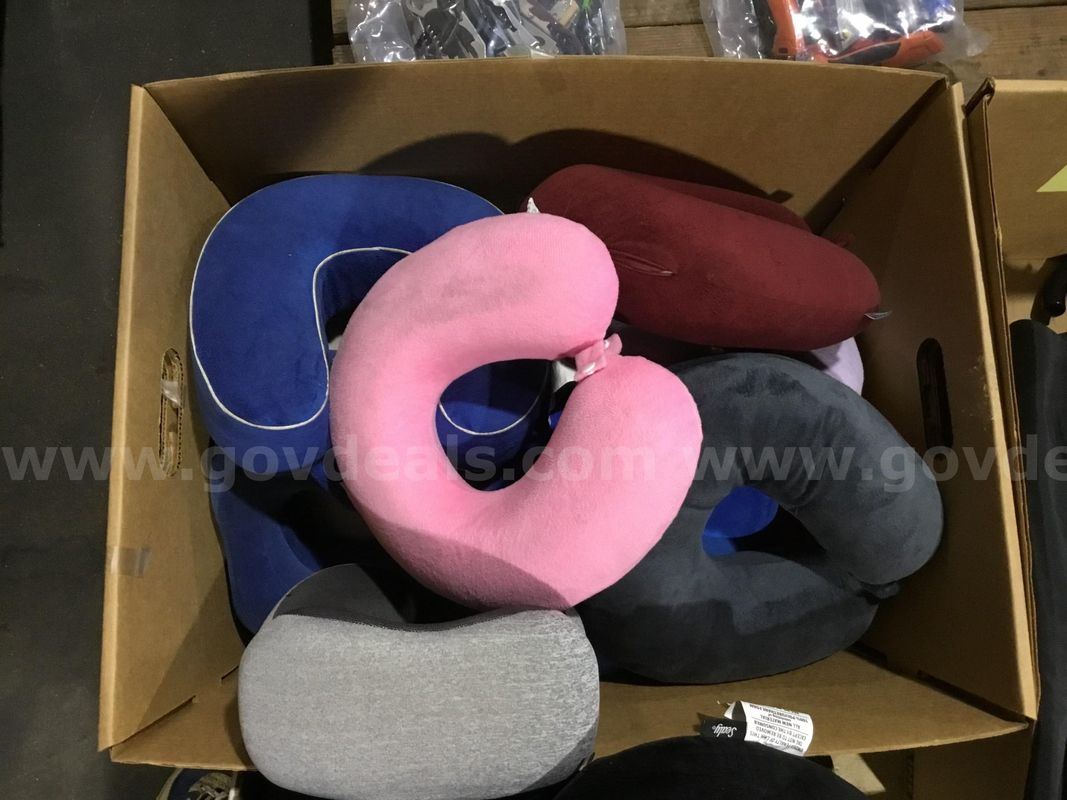 1 Lot of Travel Neck Pillows