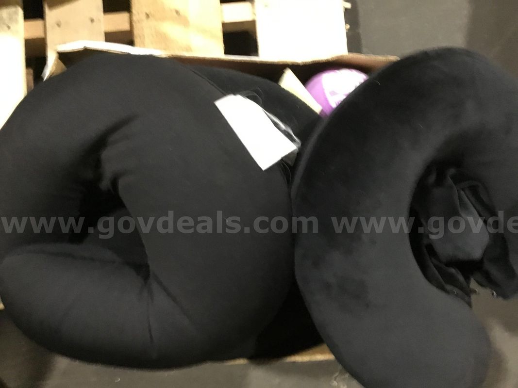 1 Lot of Travel Neck Pillows