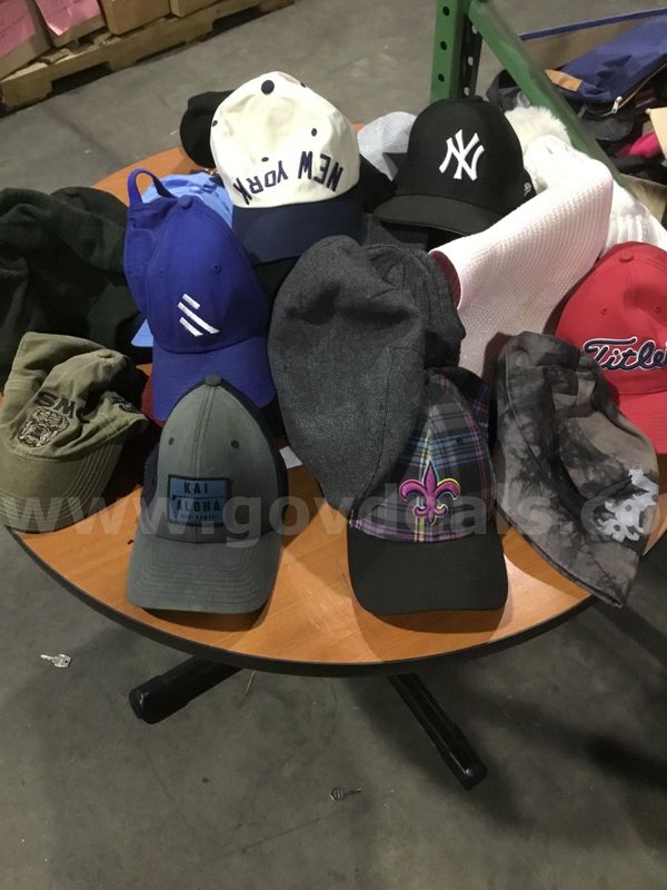 Box of misc hats "DH"