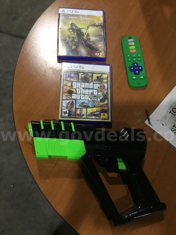 Lot of items-video games, toy game remote "DH"