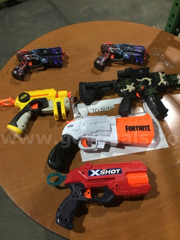 Lot of toy guns "DH"