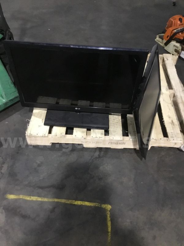 30 x 21 black flat screen tv, & a 26 x 16 black flat screen tv (NO OTHER ELECTRONIC ACCESSORIES INCLUDED) "DH"