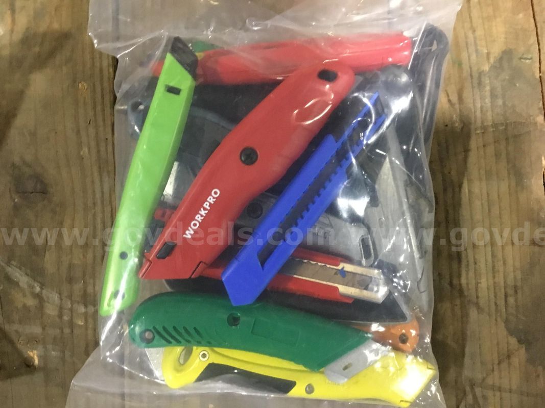 1 Lot of Utility Knives