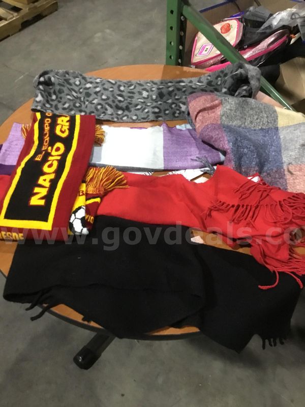 Lot of scarfs-burgundy, yellow, & black desde scarf "DH"