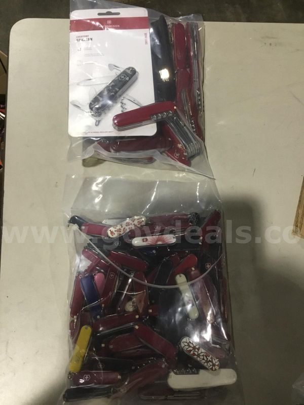VICTORINOX LOT