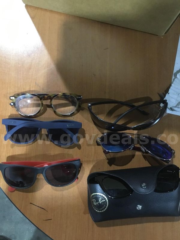 Box of eyewear glasses "DH"