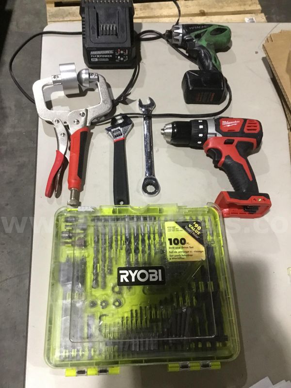 Lot of items-100 pc drill & driver drill tool set "DH"