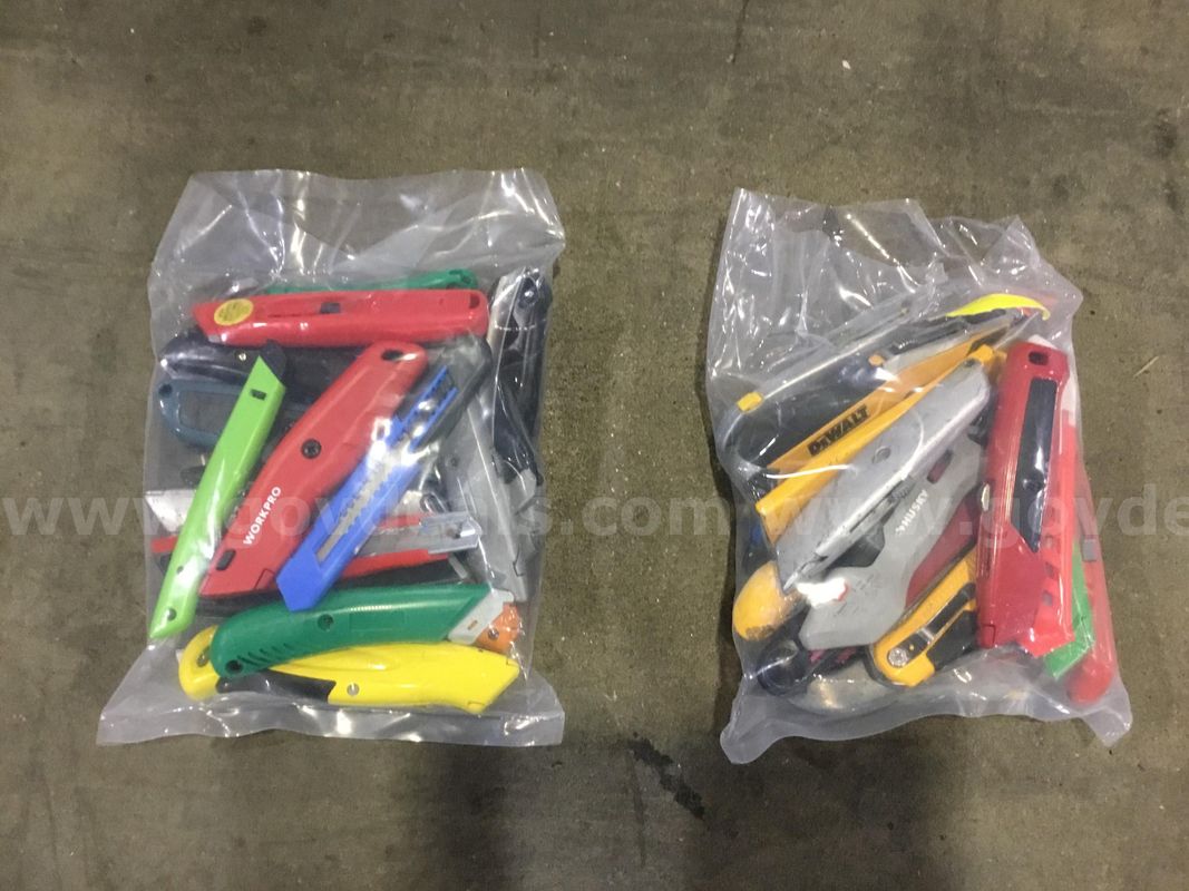 1 Lot of Utility Knives (2 Bags).